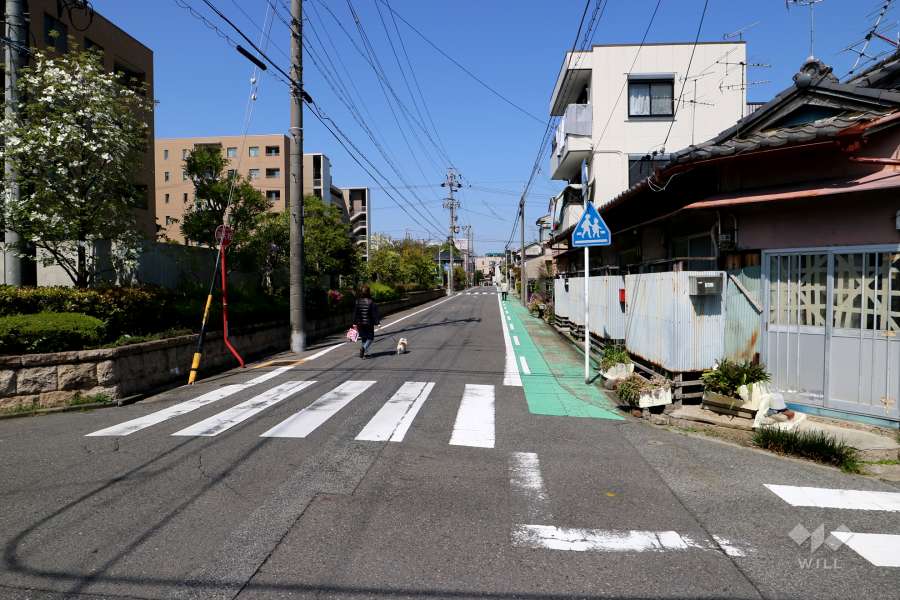 敷地北側の前面道路