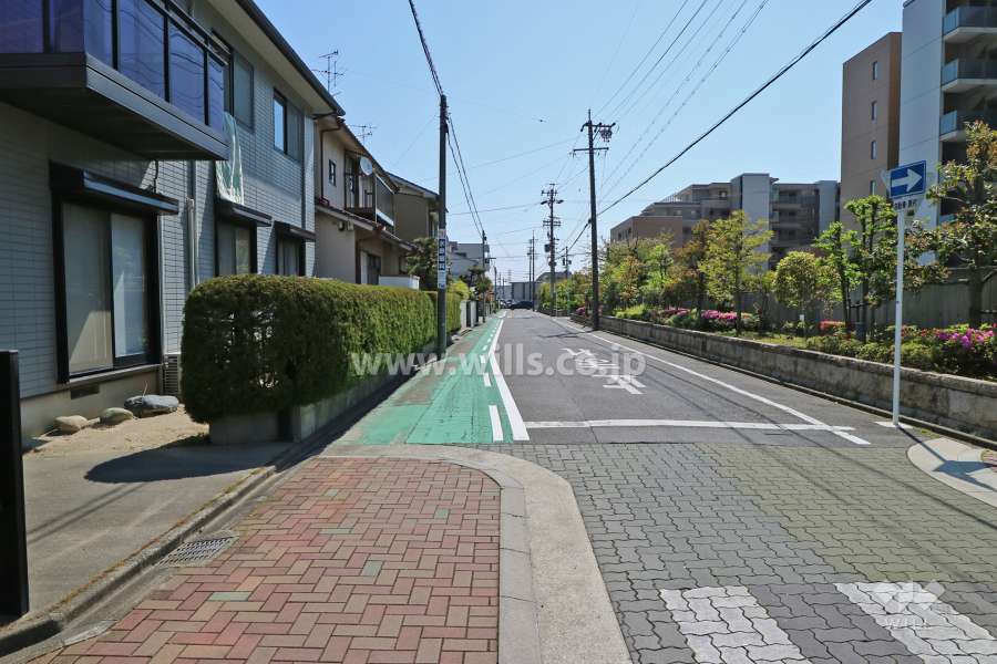敷地北側の前面道路