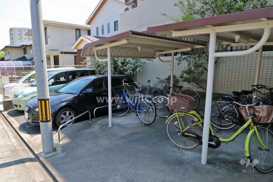 駐車場と駐輪場です。