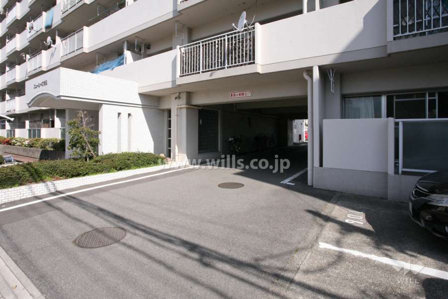 駐車場出入り口
