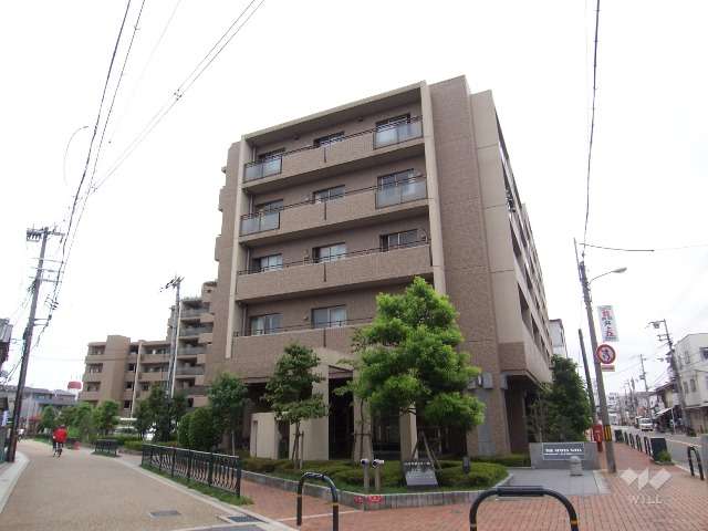 ザ・ステイツ吹田サツキ館の外観(北から)