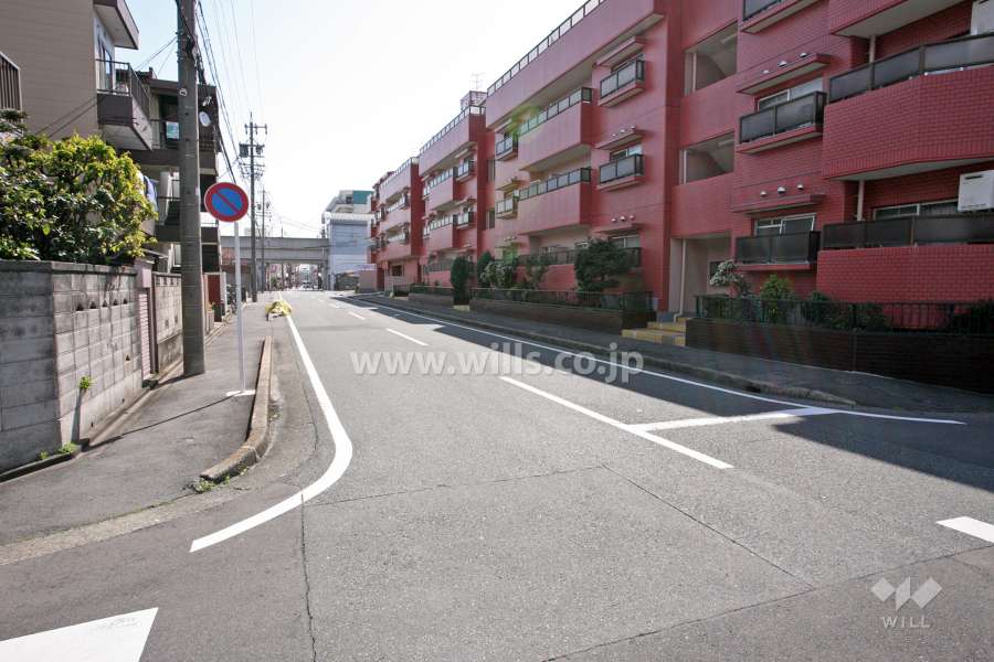 敷地北側の前面道路