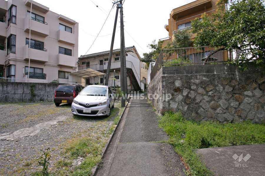 入り口前道路