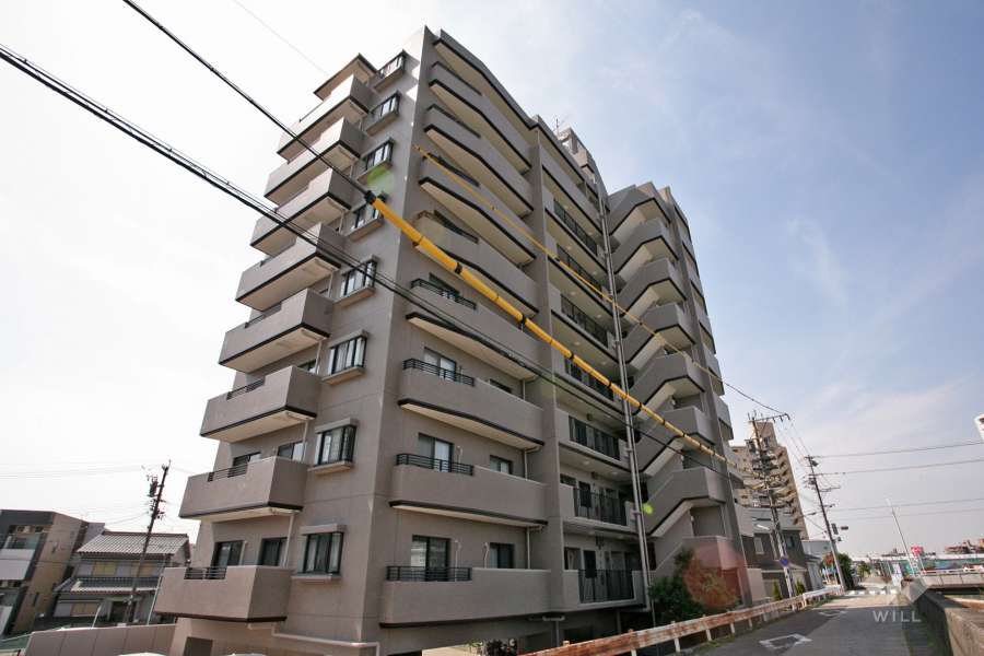 ライオンズマンション呼続の外観(北東側から)
