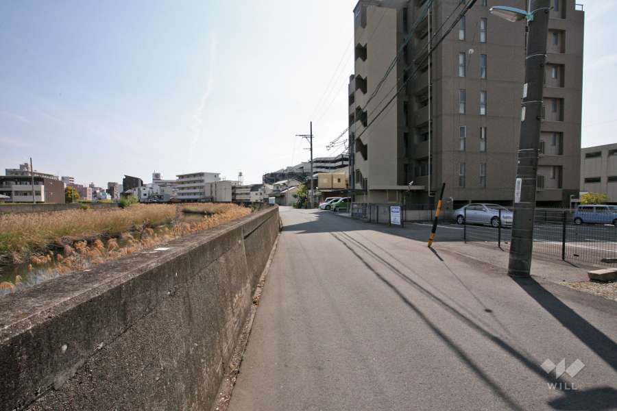 敷地北側は山崎川に面しています。