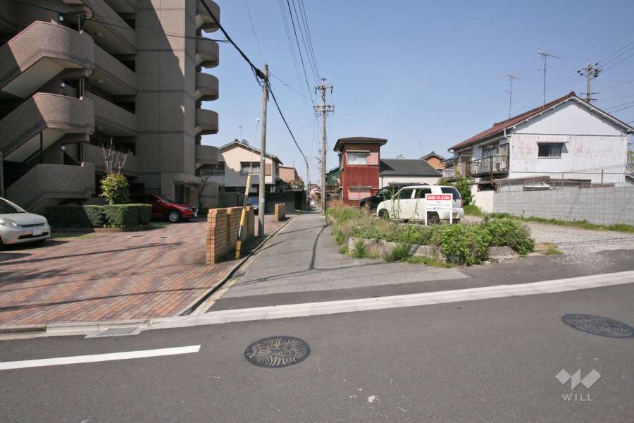 敷地北側の前面道路(東側から)