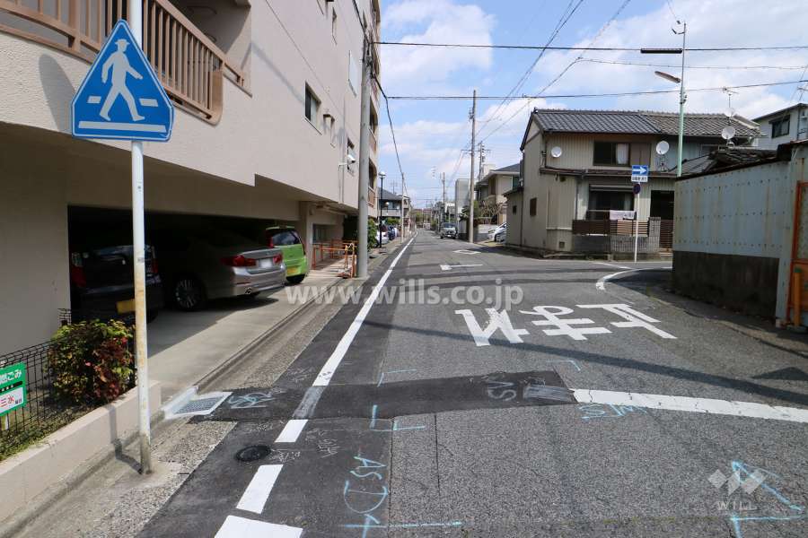 敷地東側の前面道路
