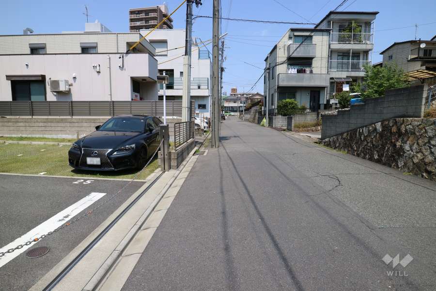 敷地東側の前面道路