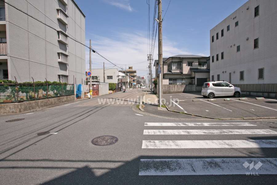 敷地東側の前面道路