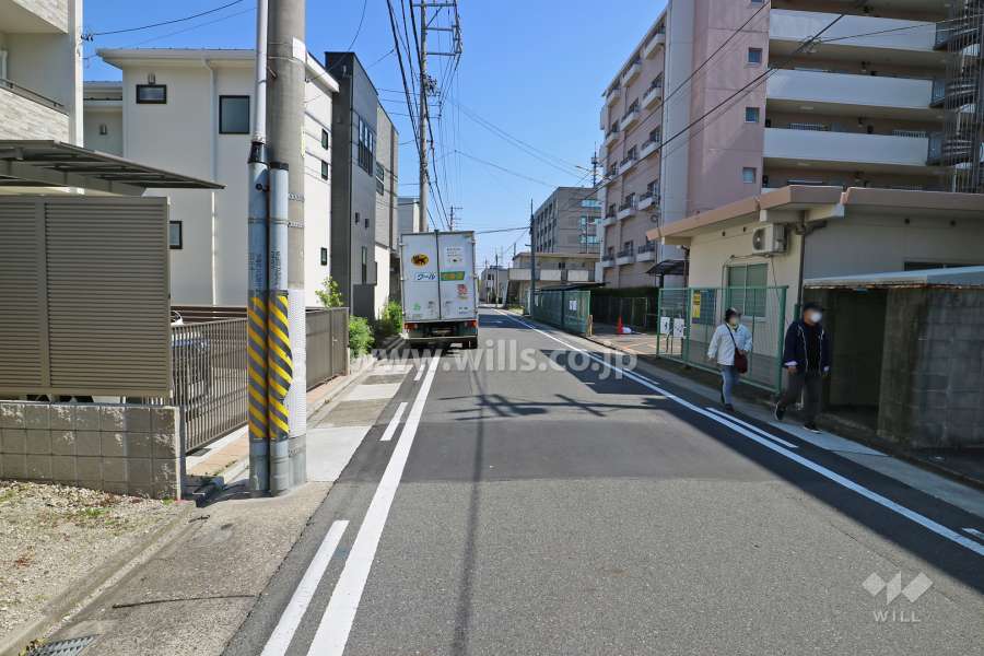 敷地東側の前面道路