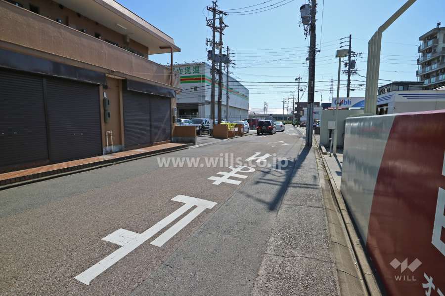 敷地北側の前面道路