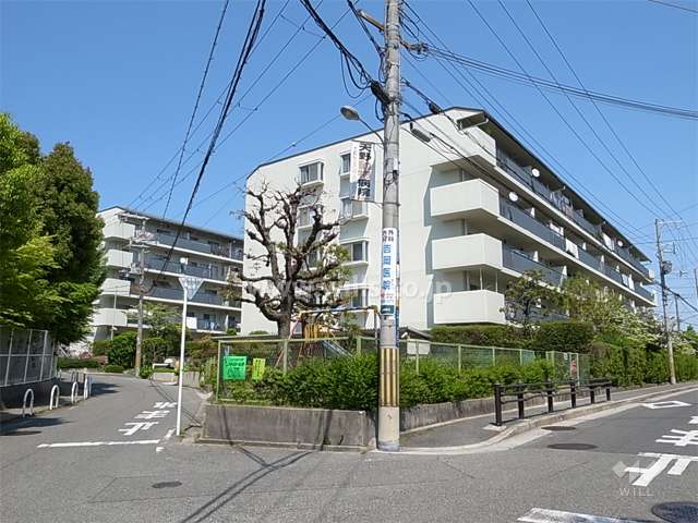 手前からA、B棟