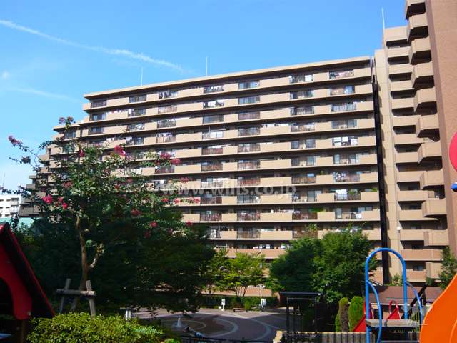 ルネ・ヒューマンズガーデン万博公園南B棟の外観（中庭から）