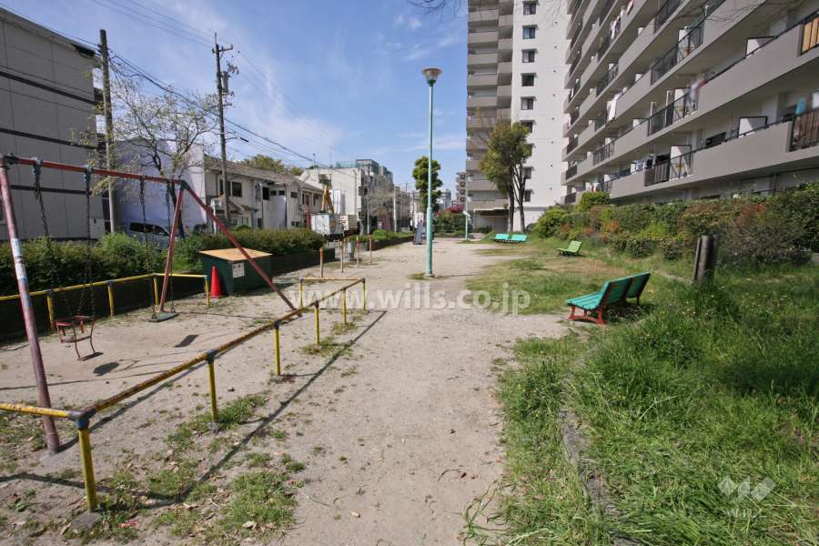 敷地南側には「松下町公園」があります。