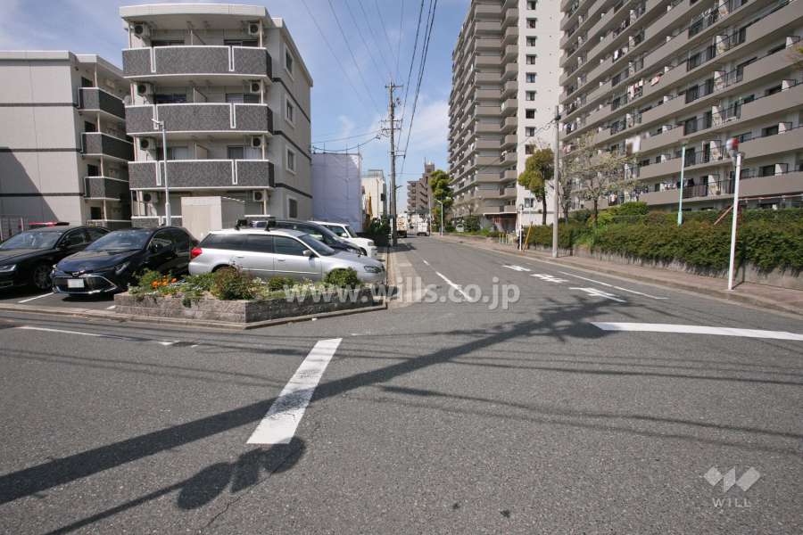 敷地南側の前面道路