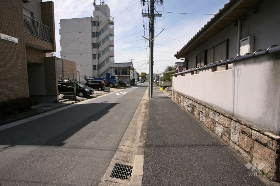 敷地北側の前面道路