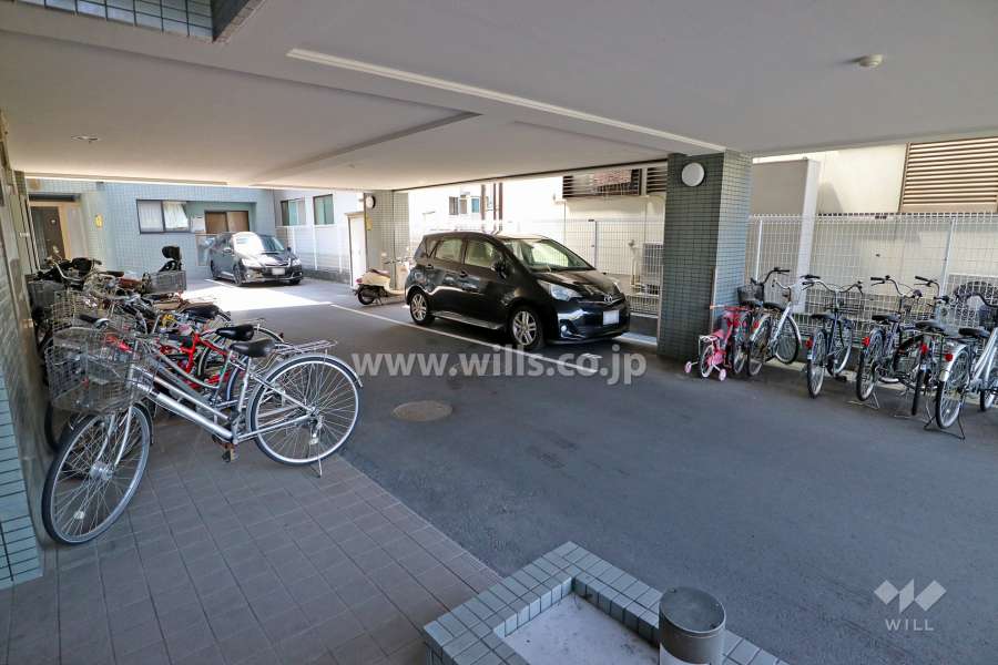 敷地内駐車場（屋外・屋内平面式）と駐輪場