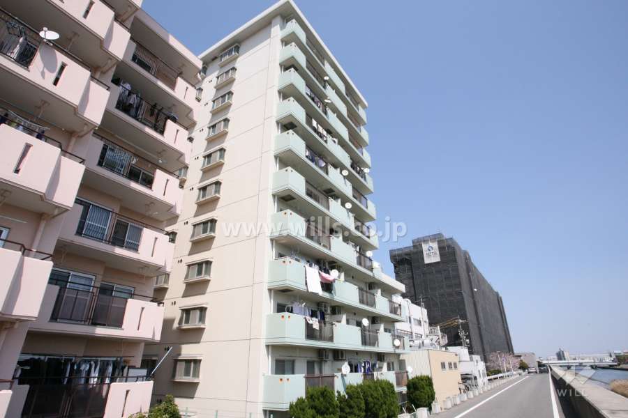 真栄マンション第2泉楽の外観（南西側から）