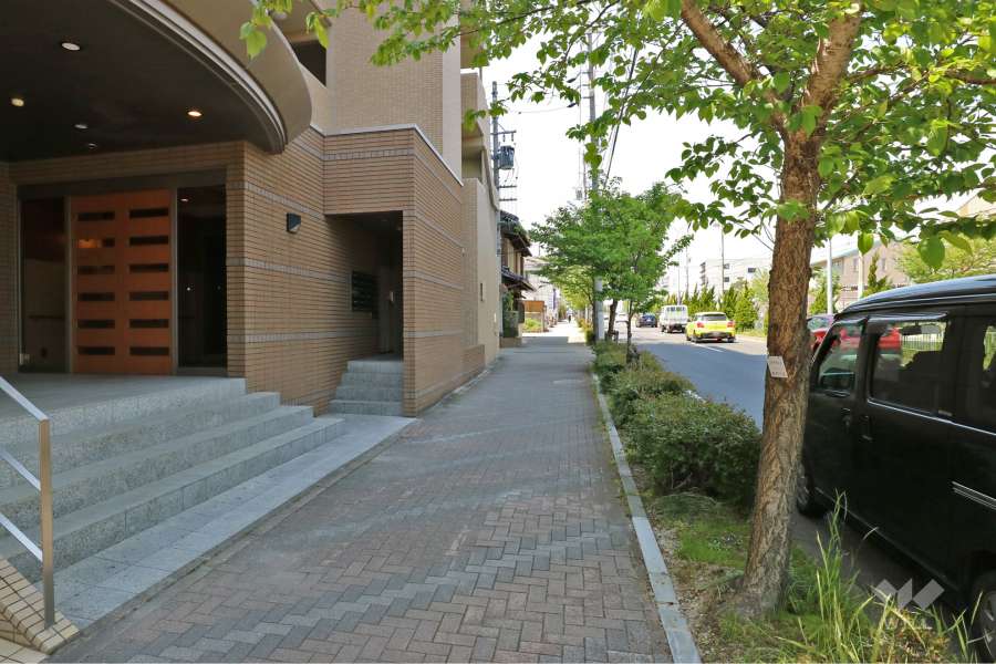 敷地北側の前面道路(東海橋線)