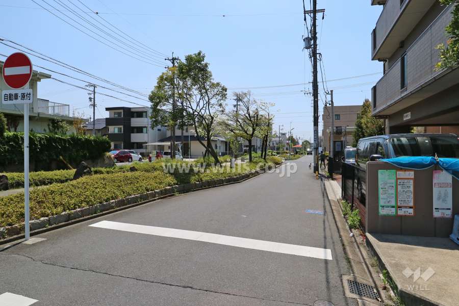 敷地東側の前面道路