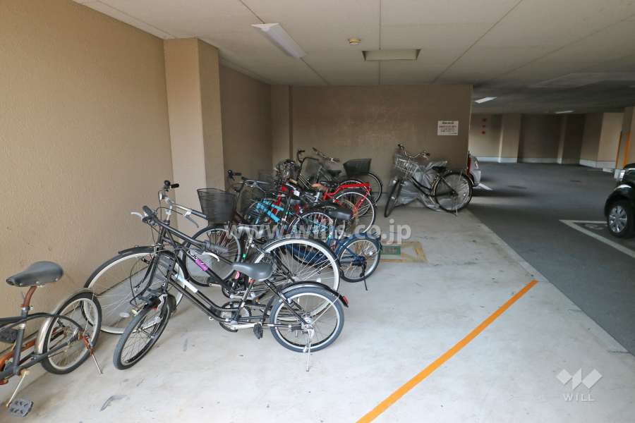 屋内に設けられた駐輪場