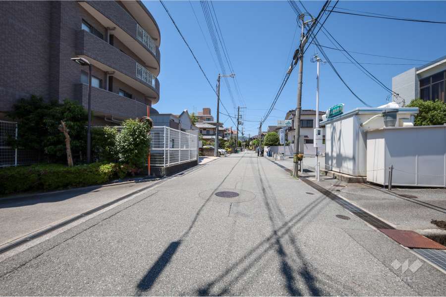 敷地北側の前面道路