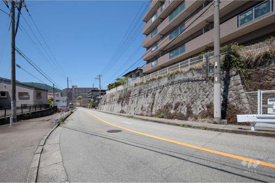 敷地南側の前面道路