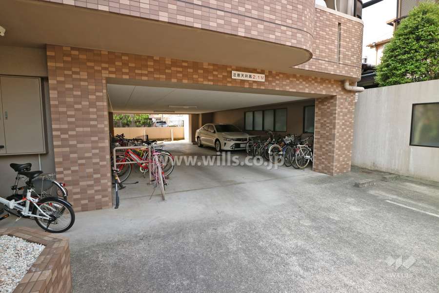 駐車場出入り口