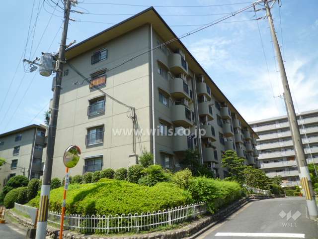 公社山田西Ｂ団地A-18棟の外観（東側から）