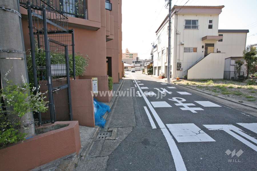 敷地北側の前面道路