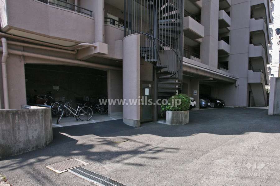 駐車場と駐輪場