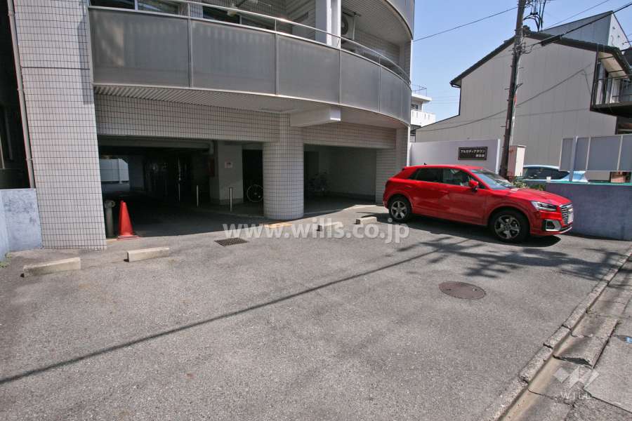駐車場出入り口