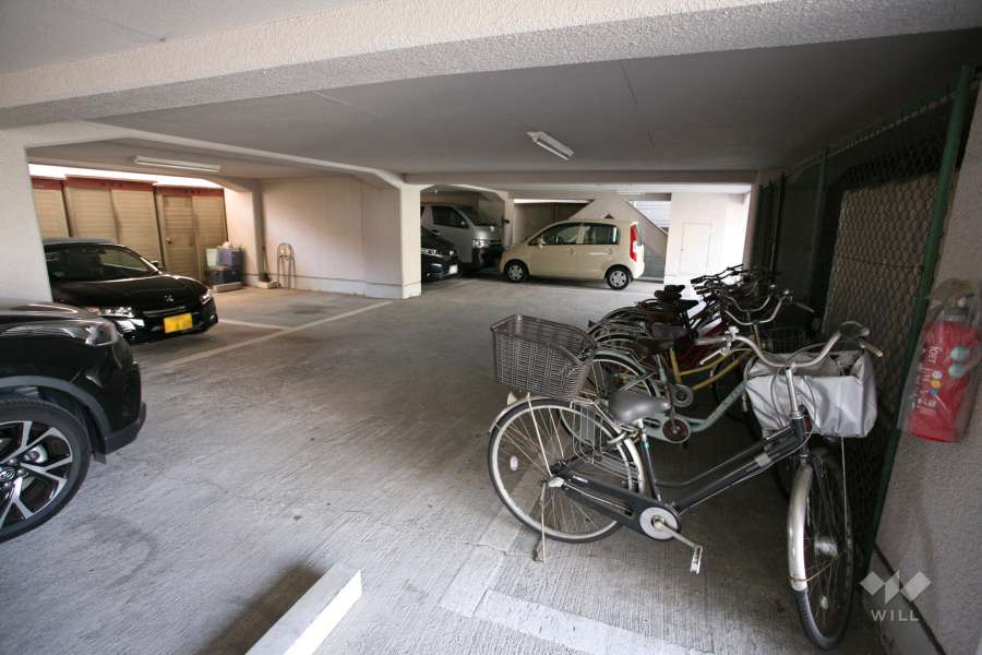 駐輪場と駐車場（屋内平面式）