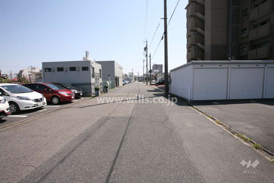 敷地北側の前面道路