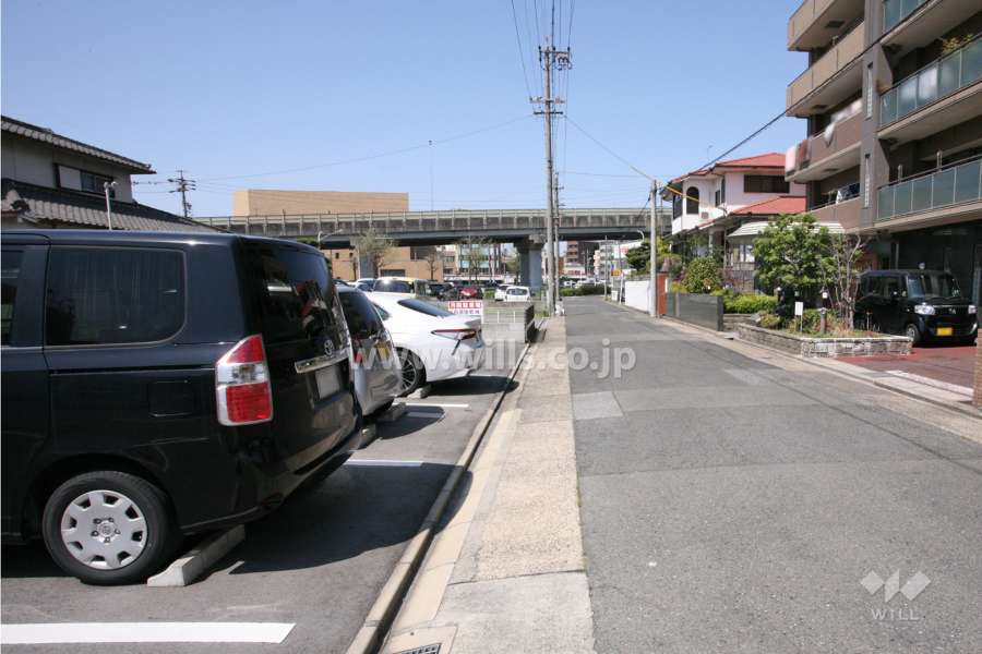 敷地南側の前面道路