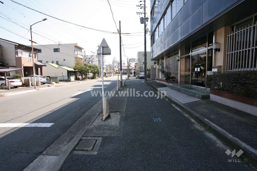 敷地北側の前面道路