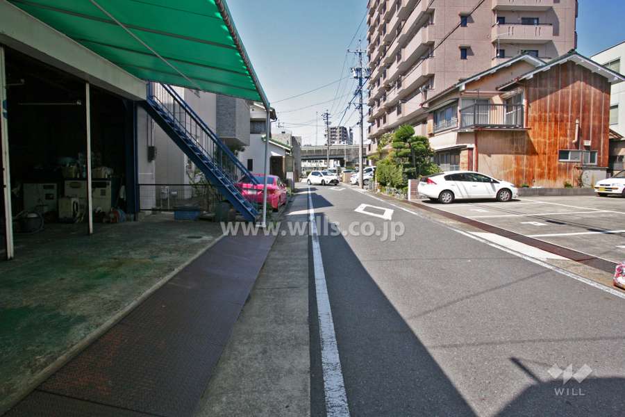 敷地南側の前面道路