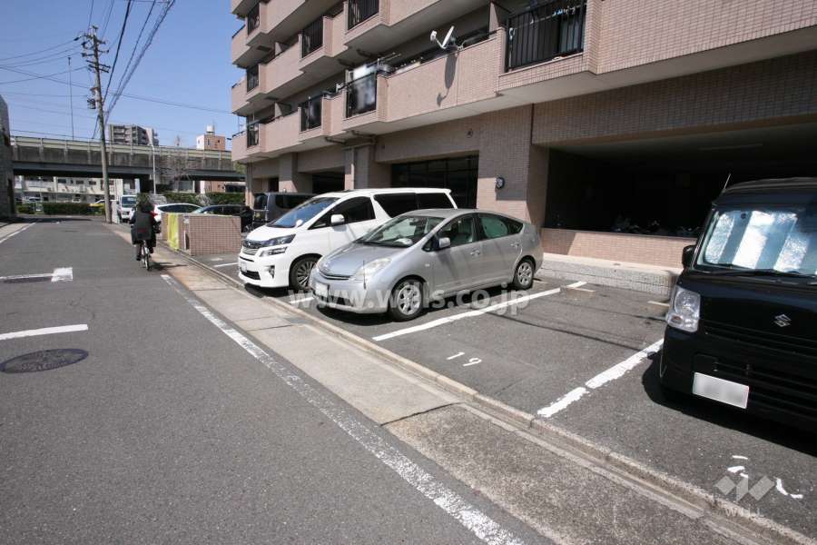 敷地内駐車場（屋外平面式）