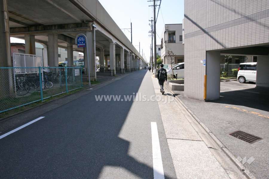 敷地東側の前面道路