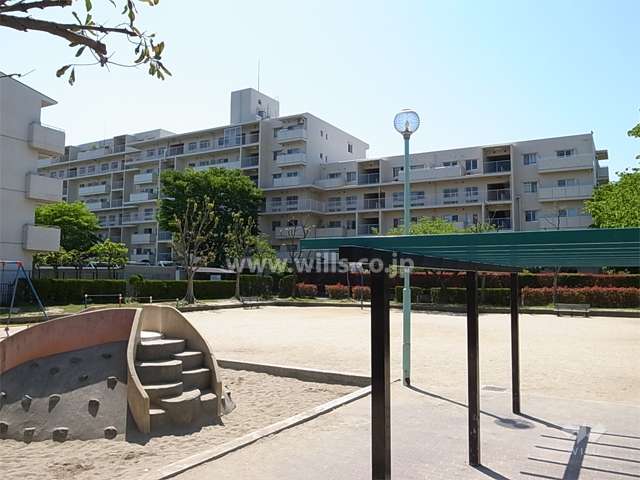 敷地北側に隣接して亥の子谷北公園があります。