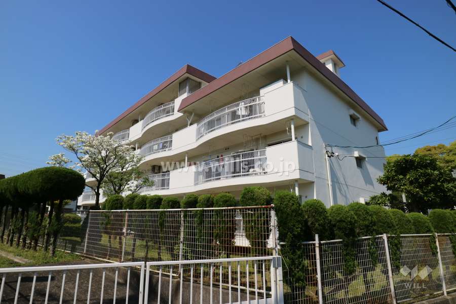 粕畠住宅1号棟の外観（東側から）