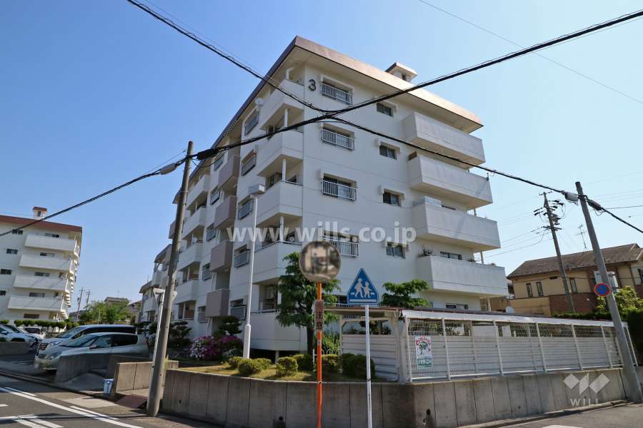 粕畠住宅3号棟の外観（南西側から）