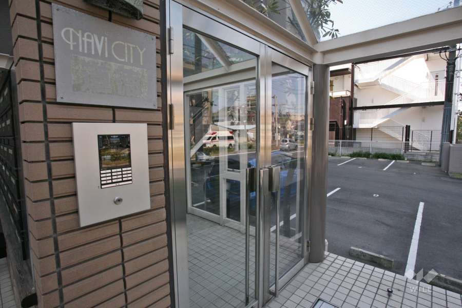 エントランスはオートロック付きです。
