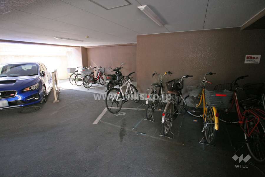屋内に設けられた駐輪場