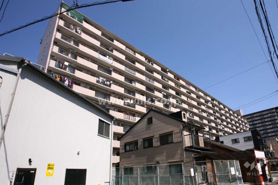 宝マンション神宮南の外観（南側から）
