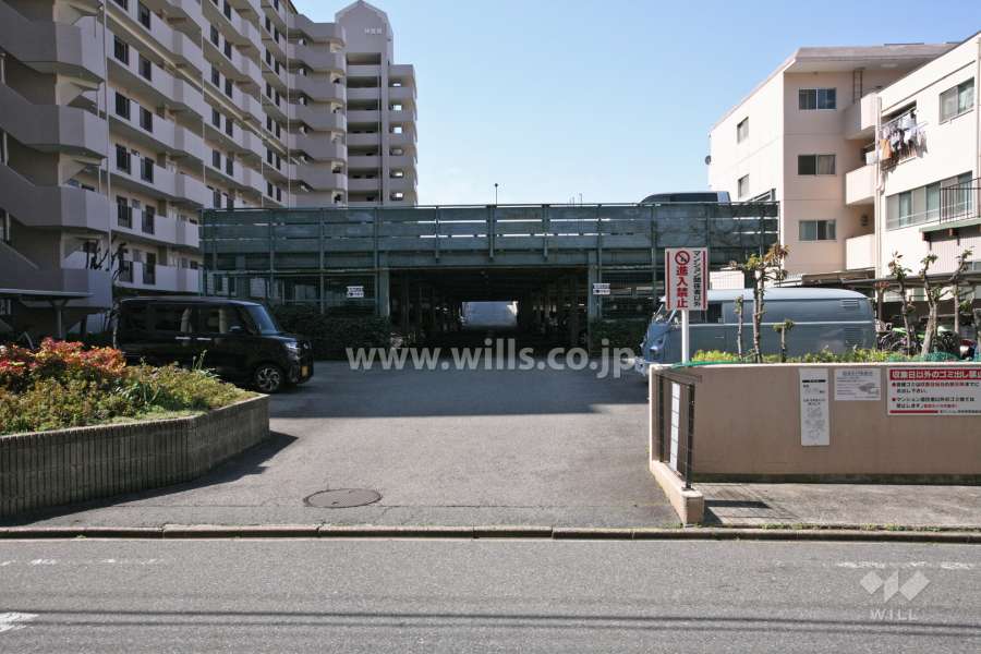 駐車場出入り口