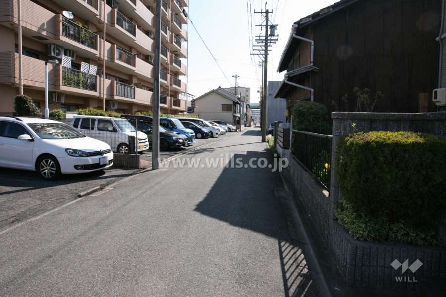 敷地南側の前面道路