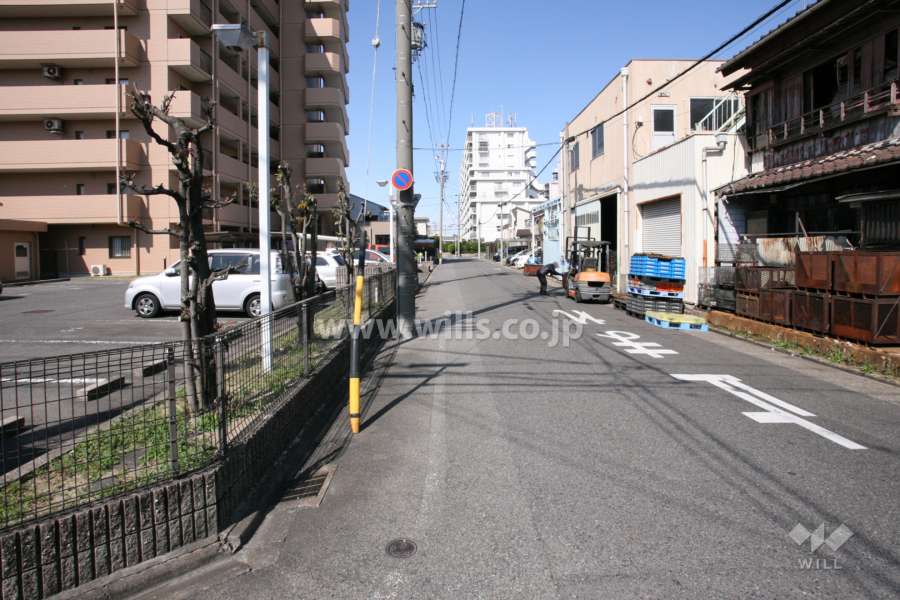 敷地北側の前面道路