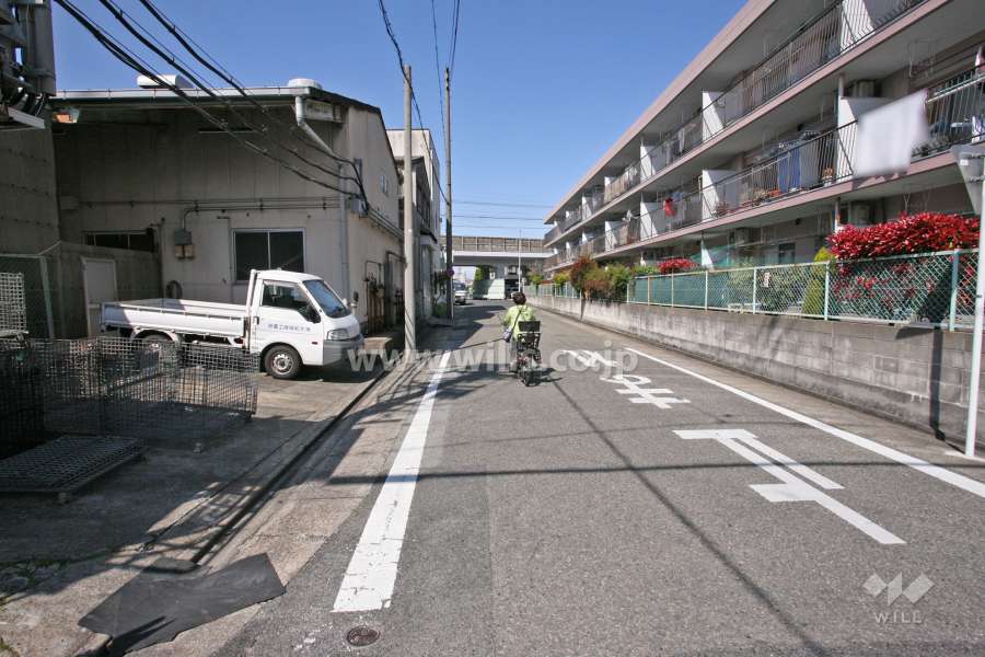 敷地南側の前面道路