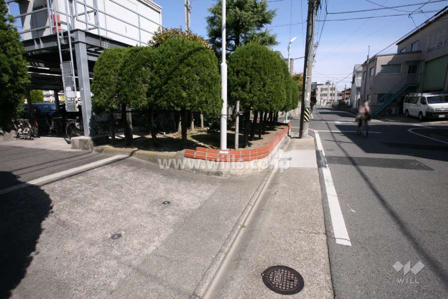 敷地入り口